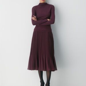 Aritzia Twirl Pleated Skirt in Cardamon